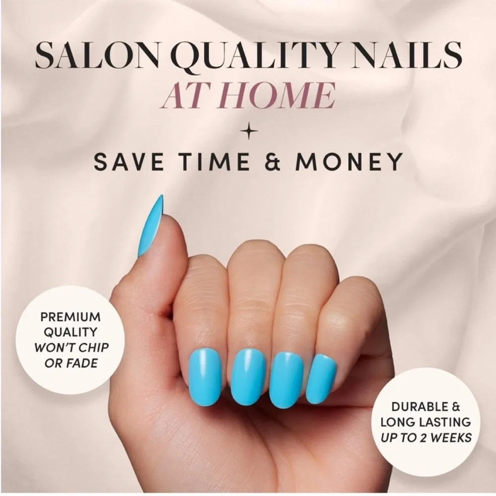 Glamnetic Azure Blue Short Round Press On Nails